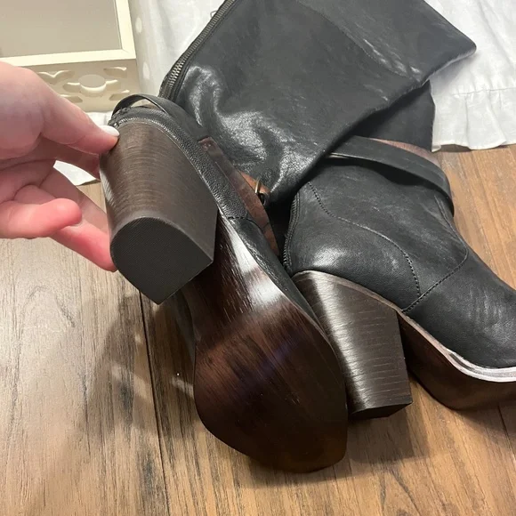 Brand New "Steve Madden" ROCKIIE Leather Knee High Boots, Size 9 - Picture 5 of 6